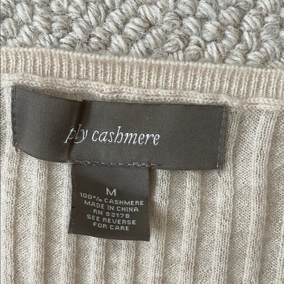 V-Neck Ribbed Cashmere Sweater - Cream, Size M, excellent condition - Picture 2 of 4